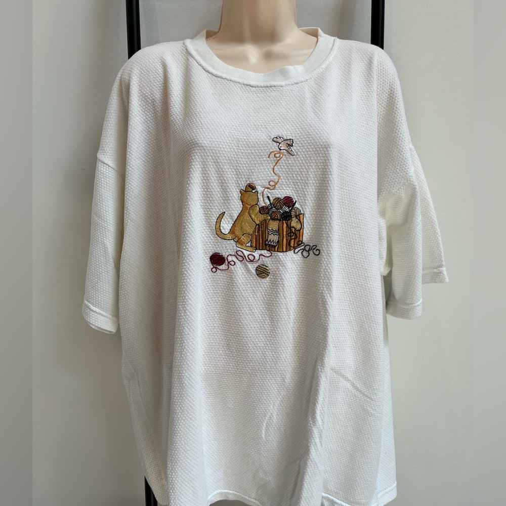Vintage Won’s Wear Embroidered White Short Sleeve Women Size XXL T-shirt Y2K